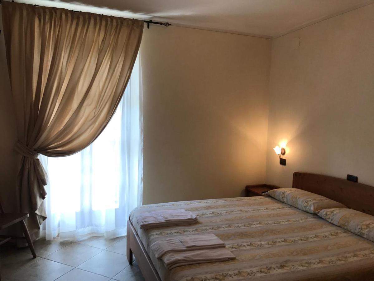 Locanda La Posta Nöa Hotell Vezza dʼOglio Exteriör bild